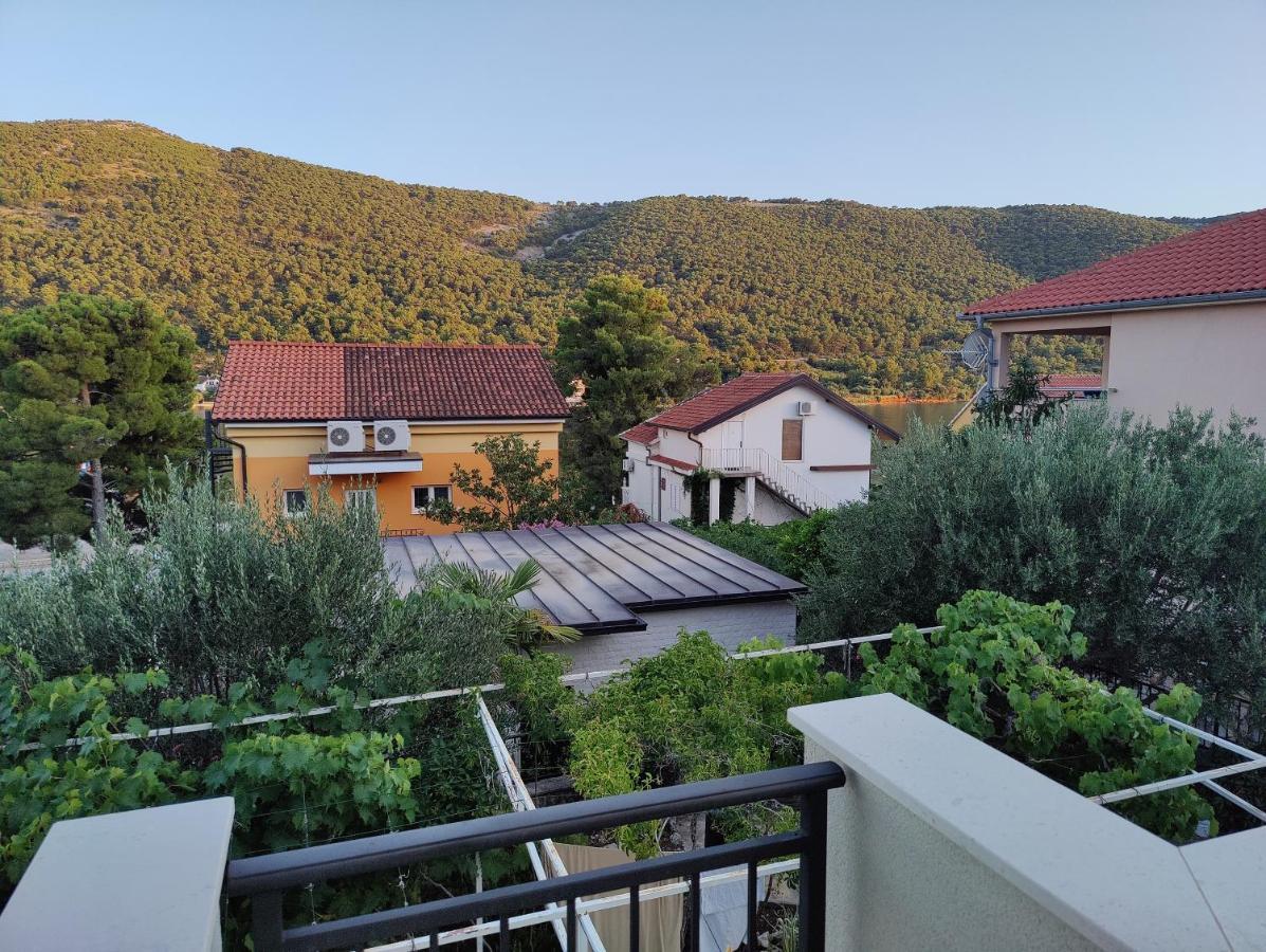 Apartmani Grebastica Exterior photo
